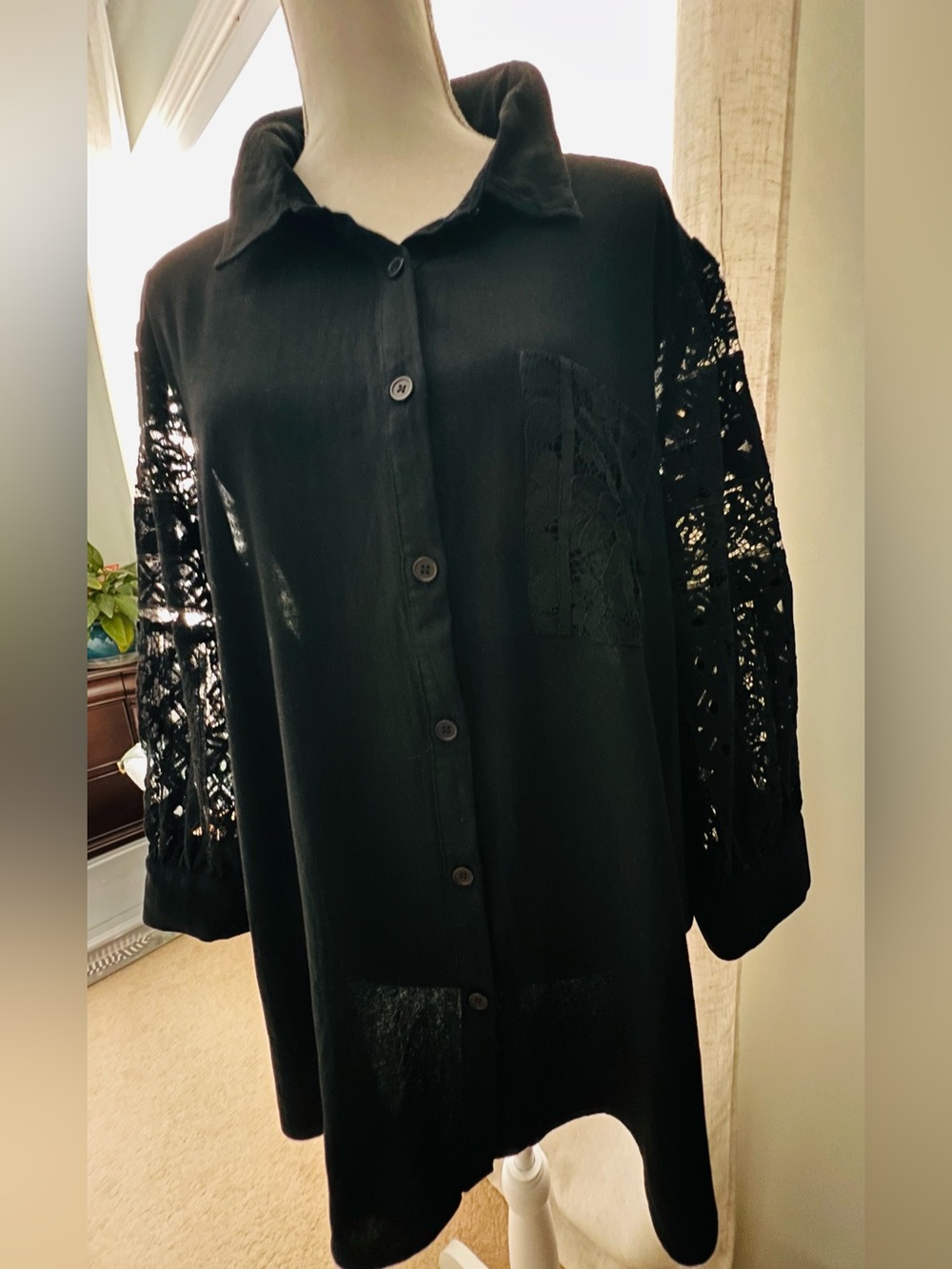 DAVI & DANI Black Lace-Sleeve Long Button-Up Shirt